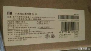 小米筆記本？看樣子面板是鋁模具